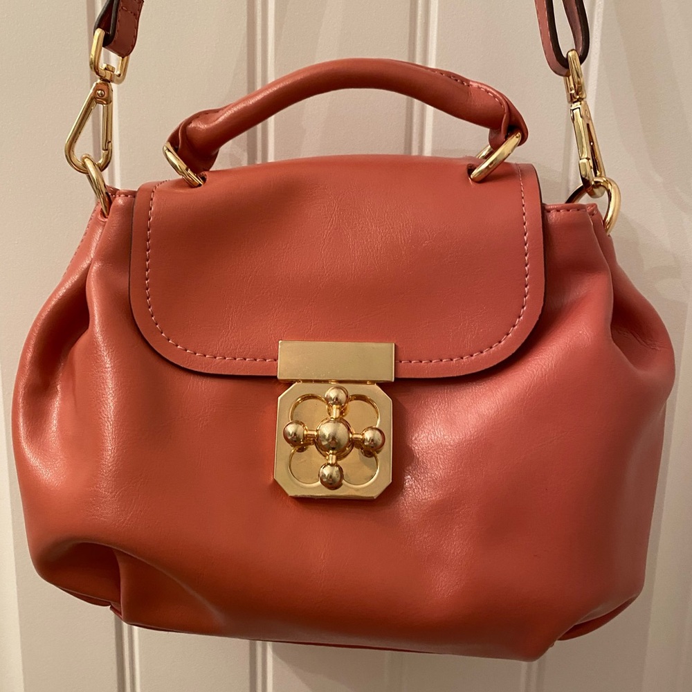 EASTSIDE VEGAN LEATHER CROSSBODY BAG IN ROSE COLOUR WITH HANDLE AND STRAP